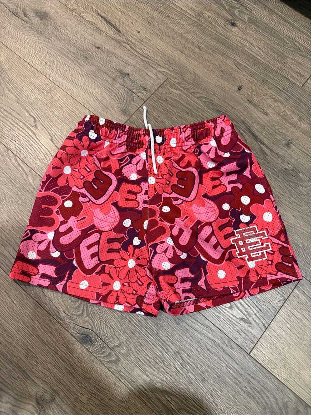 Kids EE shorts Hawaiian red Vibrant Floral Graphic Athletic Shorts - Pink & Red
